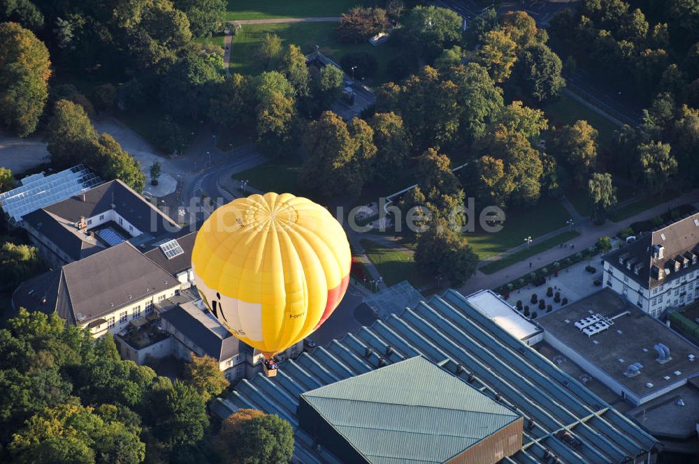 Aachen aus der Vogelperspektive: Heißluftballon über Aachen