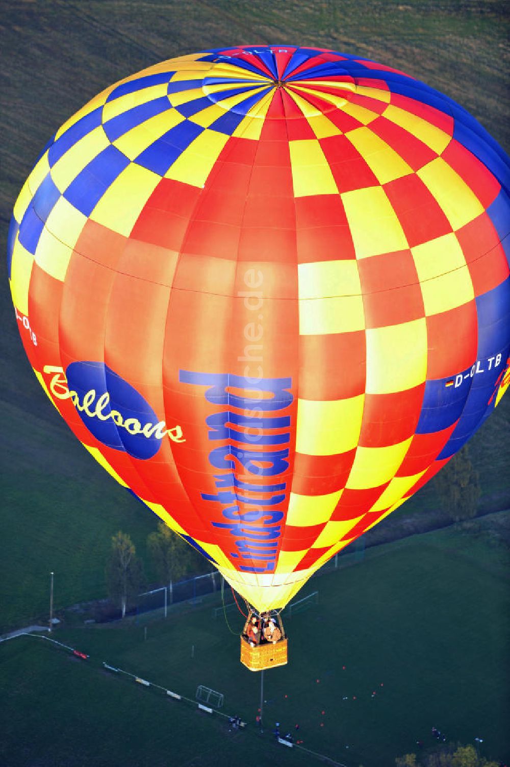 Cottbus aus der Vogelperspektive: Heißluftballon über Cottbus