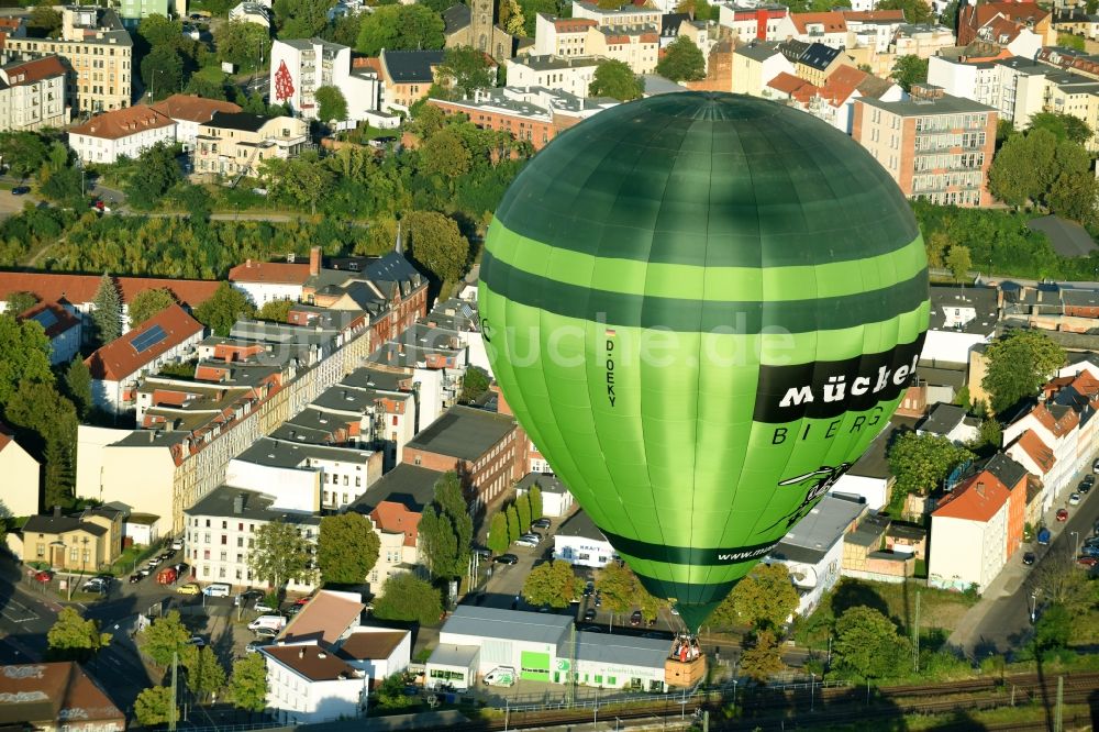 Luftaufnahme Magdeburg - Heißluftballon mit der Kennung D-OEKY im Luftraum in Magdeburg im Bundesland Sachsen-Anhalt, Deutschland