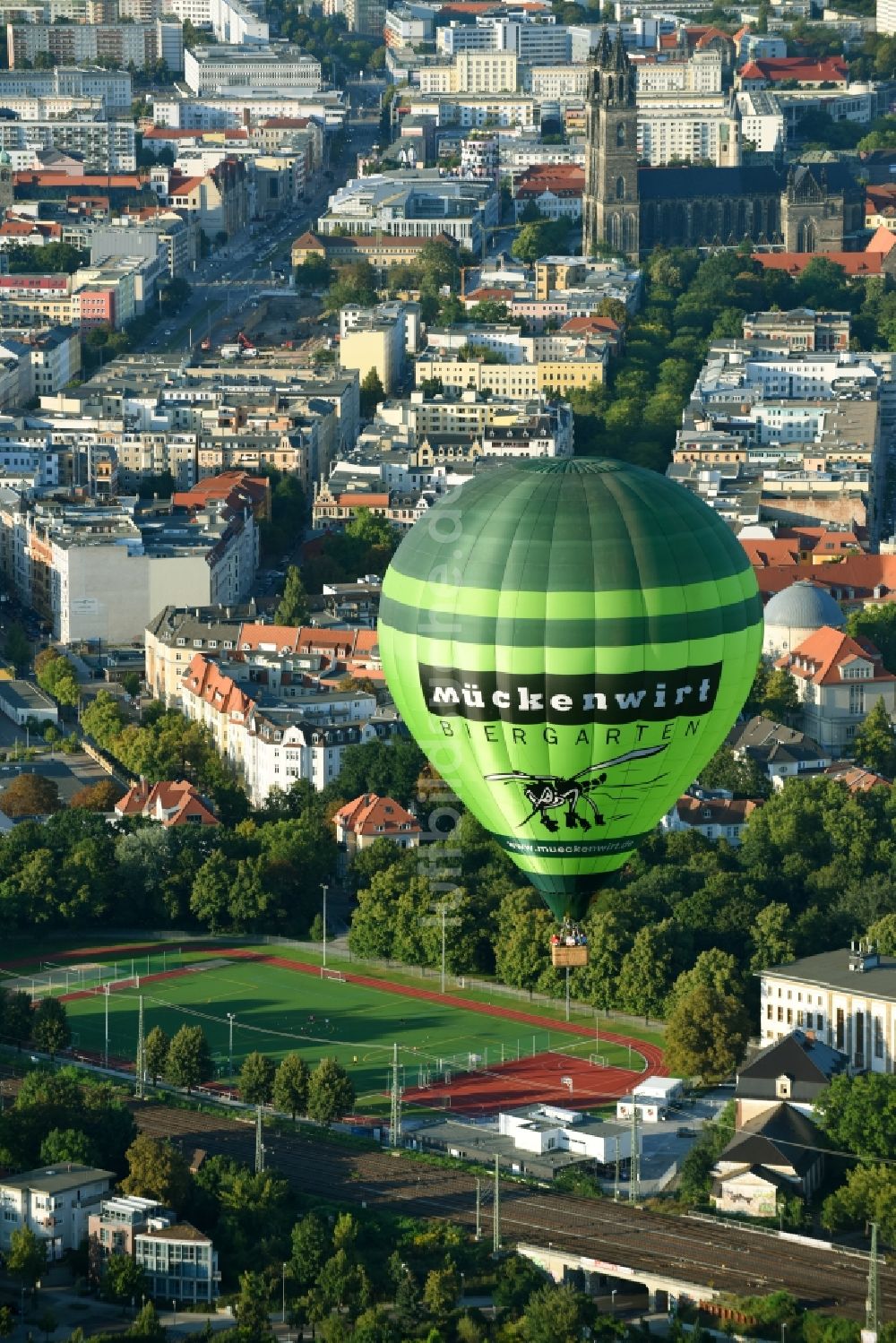 Luftbild Magdeburg - Heißluftballon mit der Kennung D-OEKY im Luftraum in Magdeburg im Bundesland Sachsen-Anhalt, Deutschland