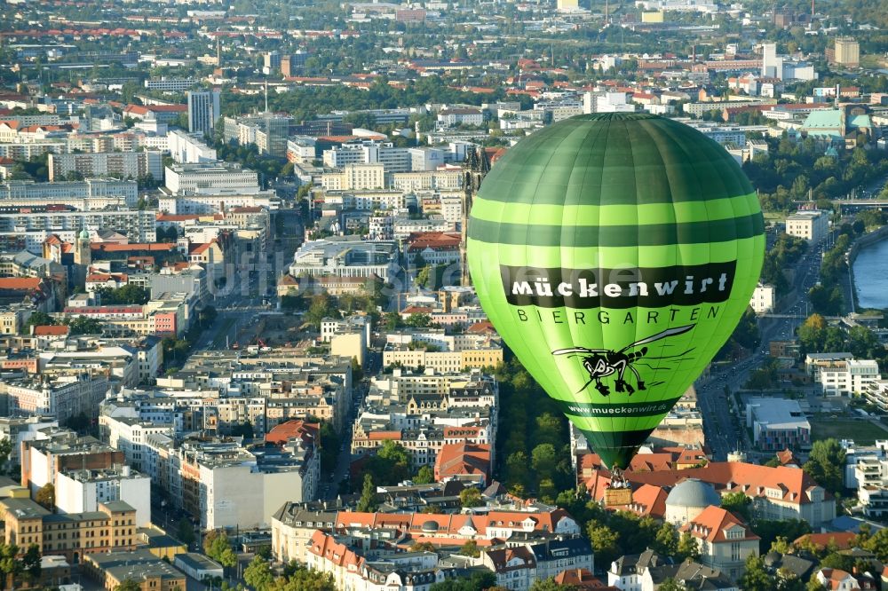 Magdeburg von oben - Heißluftballon mit der Kennung D-OEKY im Luftraum in Magdeburg im Bundesland Sachsen-Anhalt, Deutschland