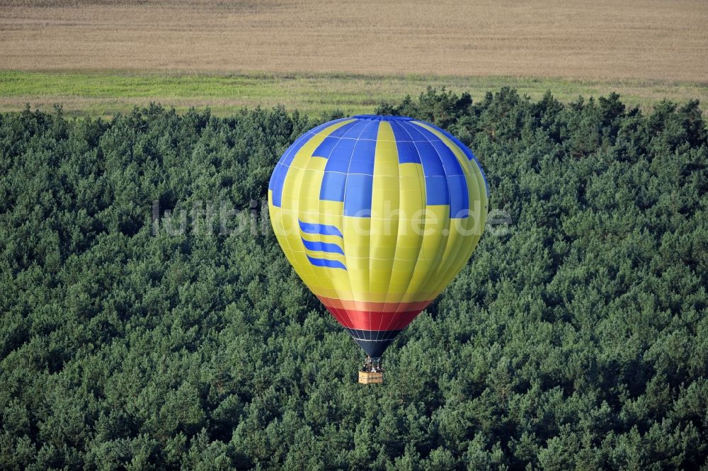 Treuenbrietzen aus der Vogelperspektive: Heißluftballonfahrer bei Treuenbrietzen im Bundesland Brandenburg