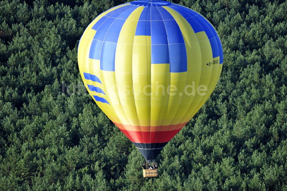 Treuenbrietzen aus der Vogelperspektive: Heißluftballonfahrer bei Treuenbrietzen im Bundesland Brandenburg