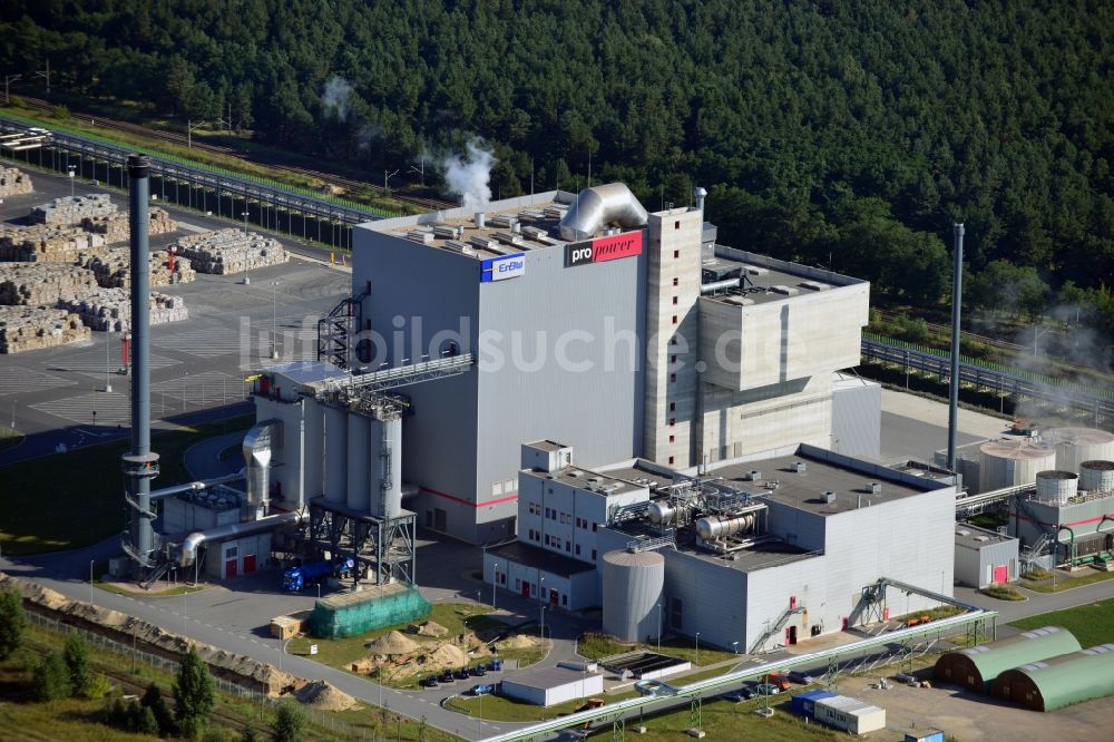 Luftaufnahme Eisenhüttenstadt - Heizkraftwerk der EnBW Energie Baden-Würtemberg AG auf dem Gelände der Fabrik für Wellpappenrohpapier Propapier GmbH Werk PM2 in Eisenhüttenstadt im Bundesland Brandenburg