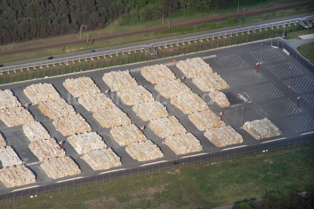 Eisenhüttenstadt von oben - Heizkraftwerk der EnBW Energie Baden-Würtemberg AG auf dem Gelände der Fabrik für Wellpappenrohpapier Propapier GmbH Werk PM2 in Eisenhüttenstadt im Bundesland Brandenburg