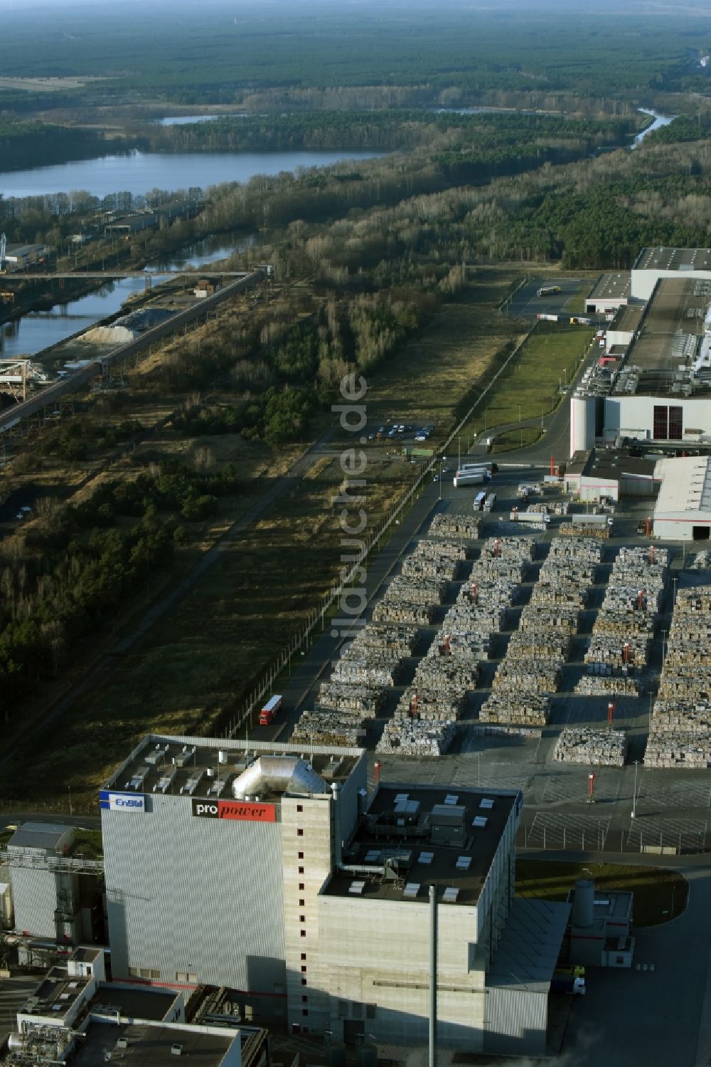 Luftbild Eisenhüttenstadt - Heizkraftwerk der EnBW Energie Baden-Würtemberg AG auf dem Gelände der Fabrik für Wellpappenrohpapier Propapier GmbH Werk PM2 in Eisenhüttenstadt im Bundesland Brandenburg