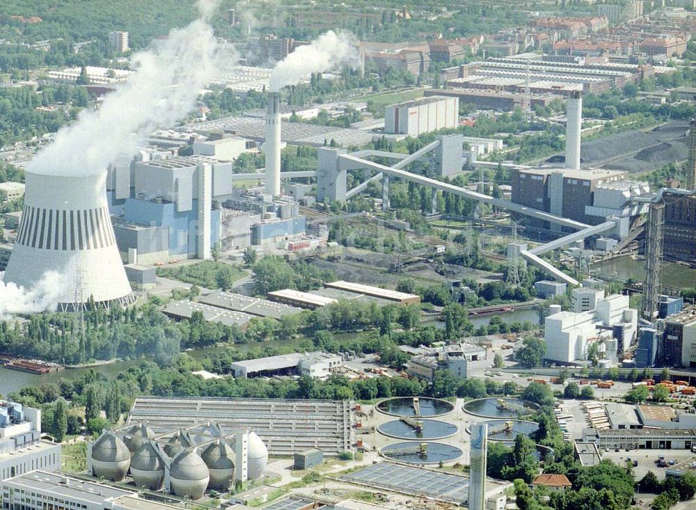 Berlin - Spandau aus der Vogelperspektive: Heizkraftwerk Reuter-West in Berlin-Spandau.