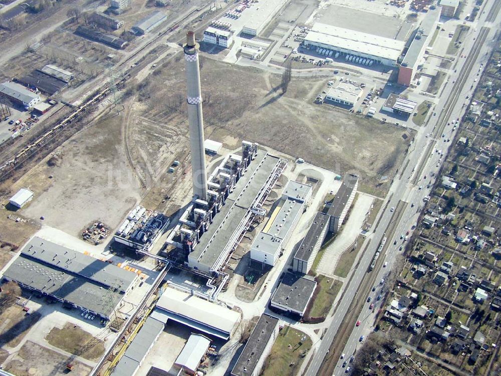 Berlin - LICHTENBERG aus der Vogelperspektive: Heizkraftwerk an der Rhinstraße in Berlin-Lichtenberg. 16.03.03