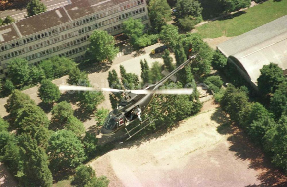 Berlin - Friedrichshain von oben - Helikopter über der Karl-Marx-Allee.