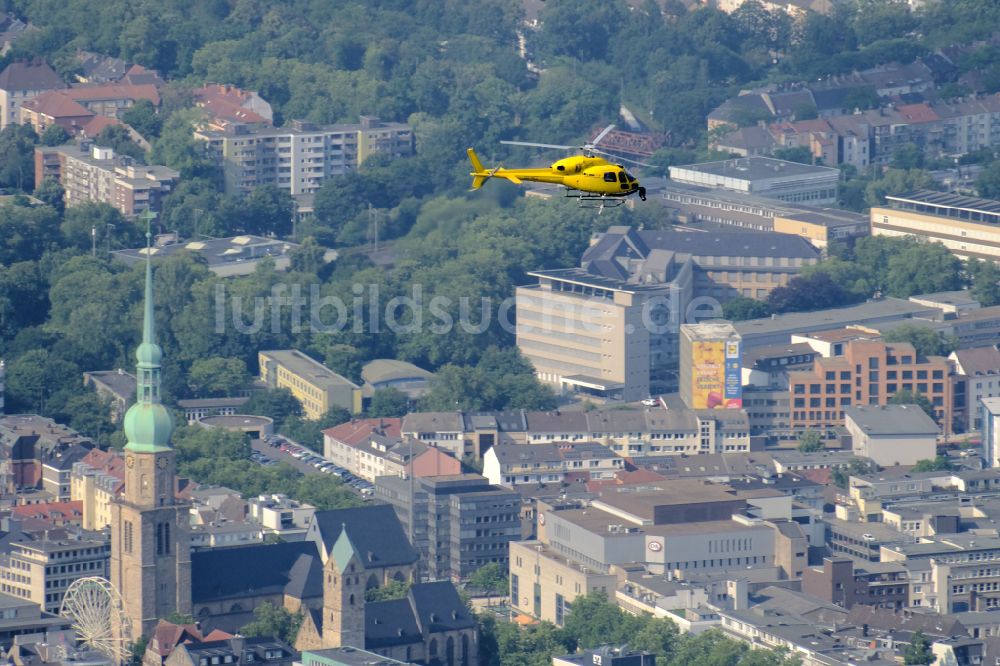 Dortmund aus der Vogelperspektive: Helikopter - Hubschrauber im Fluge über dem Luftraum in Dortmund im Bundesland Nordrhein-Westfalen, Deutschland
