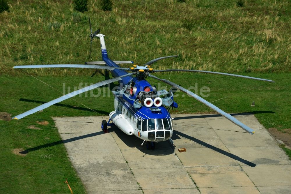 Luftbild Bukarest - Helikopter Mi-8 der Inspectoratul General de Aviatie auf dem Flughafen Baneasa in Bukarest in Rumänien