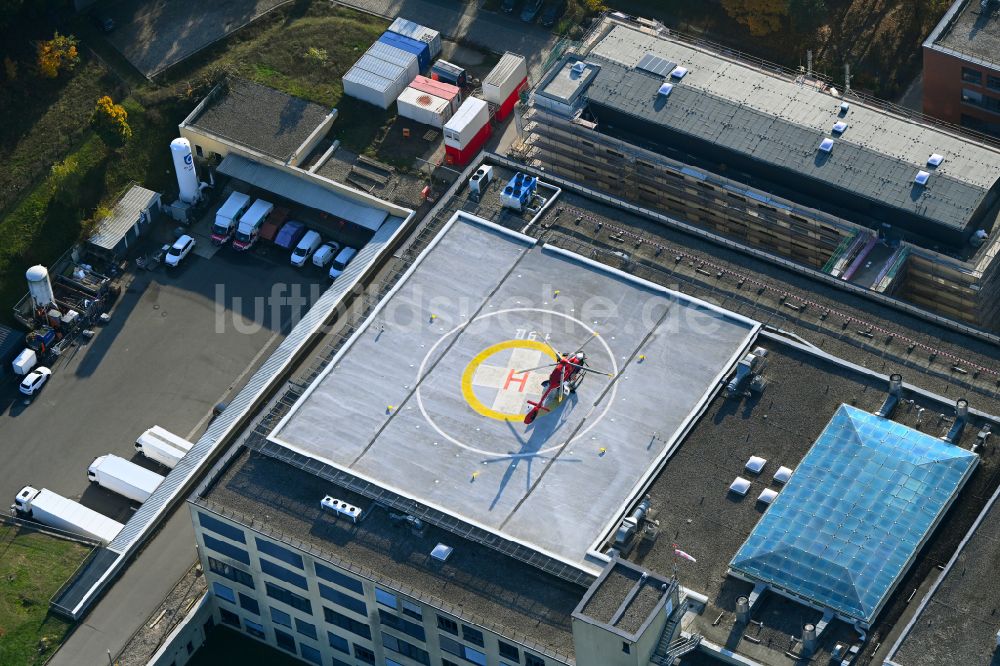 Berlin aus der Vogelperspektive: Helikopter- Landeplatz im Ortsteil Buch in Berlin, Deutschland