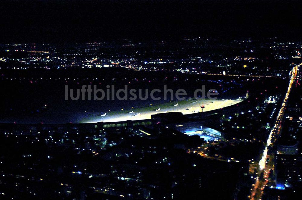 Berlin von oben - Helikopterlandeanflug auf den Flughafen Berlin - Tempelhof.