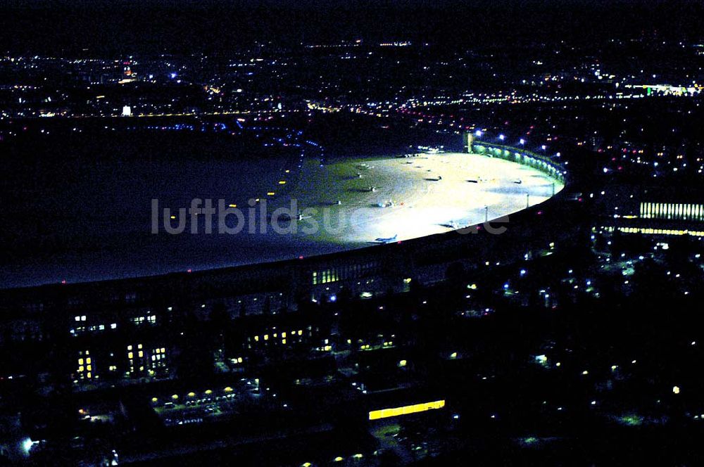 Berlin von oben - Helikopterlandeanflug auf den Flughafen Berlin - Tempelhof.