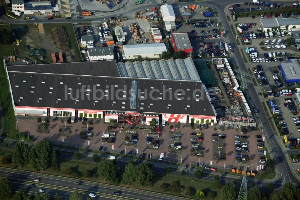 Potsdam von oben - Hellweg - Baumarkt in Potsdam im Bundesland Brandenburg