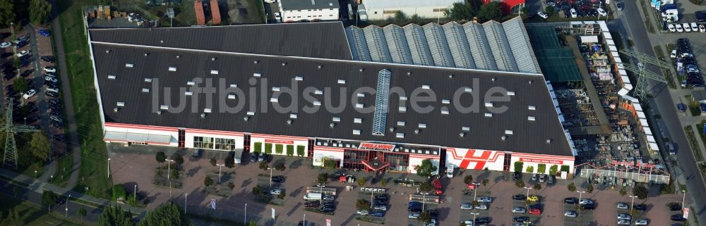 Potsdam aus der Vogelperspektive: Hellweg - Baumarkt in Potsdam im Bundesland Brandenburg