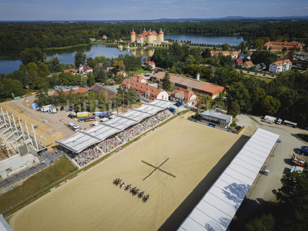 Luftbild Moritzburg - Hengstparade im Landgestüt Moritzburg im Bundesland Sachsen, Deutschland