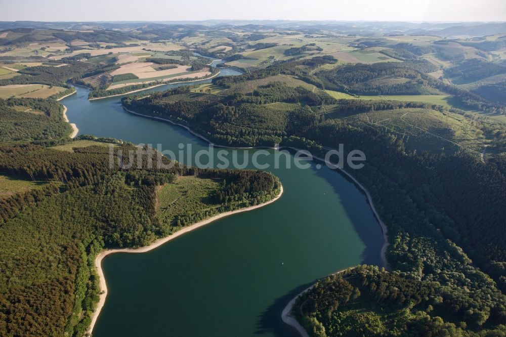 Meschede von oben - Hennesee bei Meschede im Bundesland Nordrhein-Westfalen