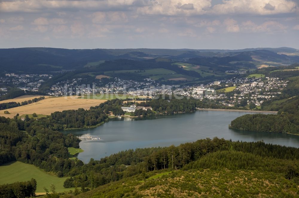 Luftaufnahme Meschede - Hennesee an der Hennetalsperre bei Meschede im Sauerland in Nordrhein-Westfalen