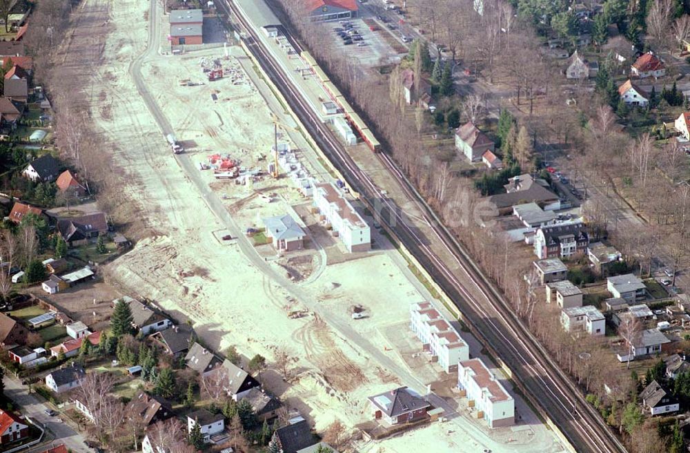 Luftbild Hennigsdorf / BRB - 17.03.2004 Hennigsdorf bei Berlin, Wohnsiedlungsneubau am S-Bahnhof Hennigsdorf