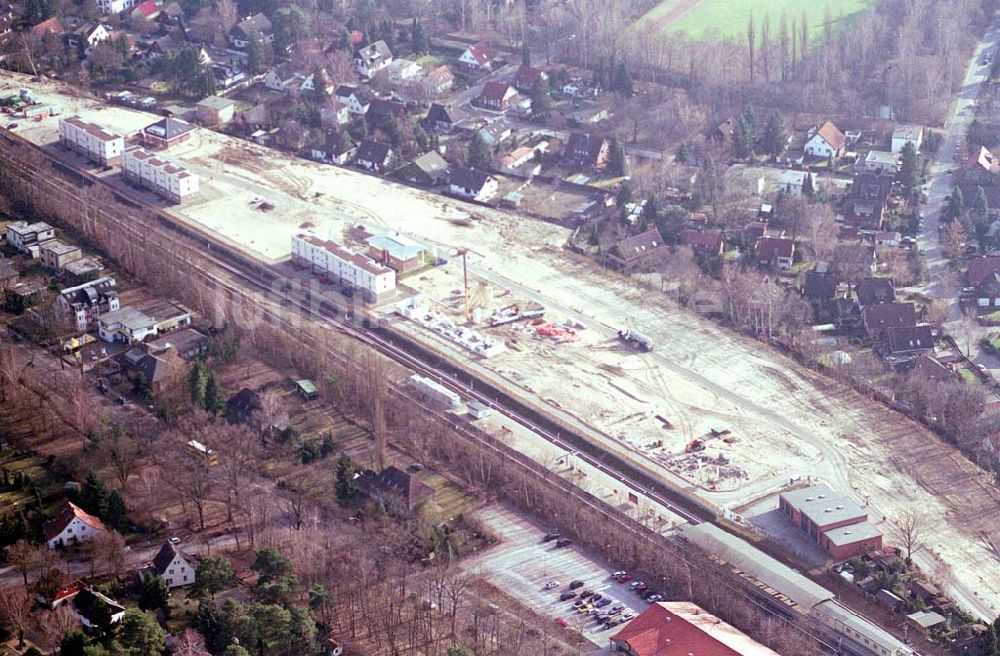 Luftbild Hennigsdorf / BRB - 17.03.2004 Hennigsdorf bei Berlin, Wohnsiedlungsneubau am S-Bahnhof Hennigsdorf