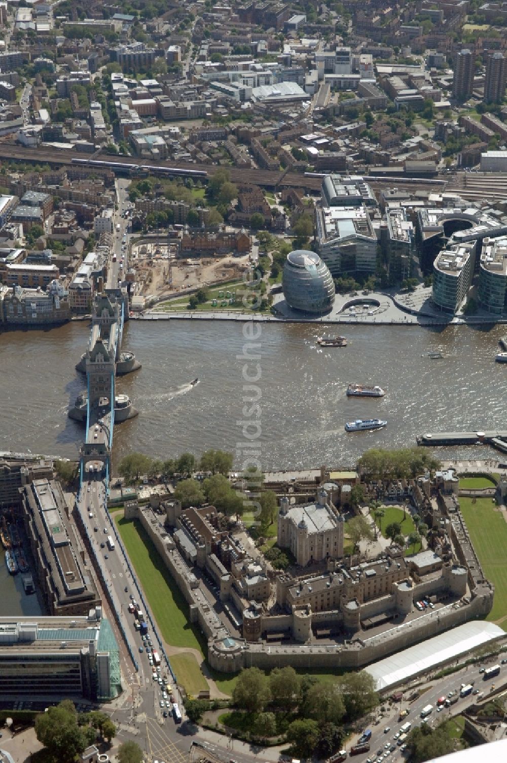 London aus der Vogelperspektive: Her Majesty's Royal Palace and Fortress, bekannt als Tower of London