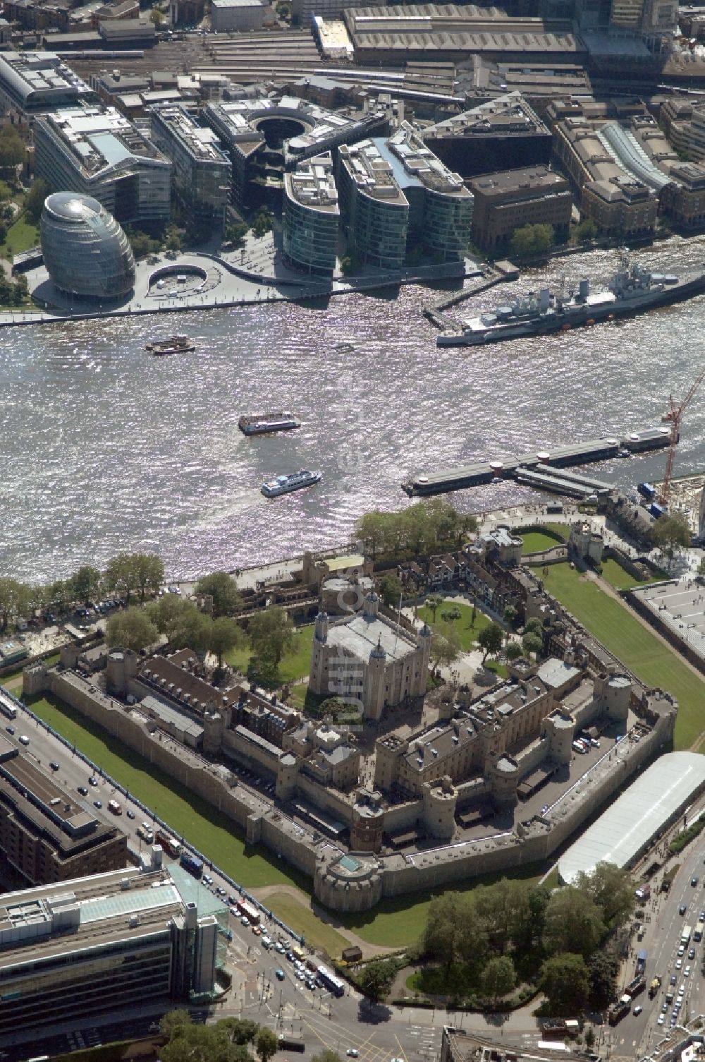 Luftbild London - Her Majesty's Royal Palace and Fortress, bekannt als Tower of London