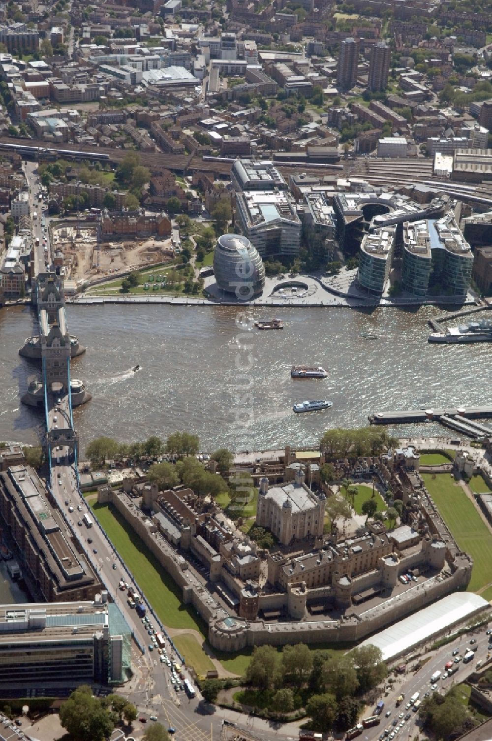 London von oben - Her Majesty's Royal Palace and Fortress, bekannt als Tower of London