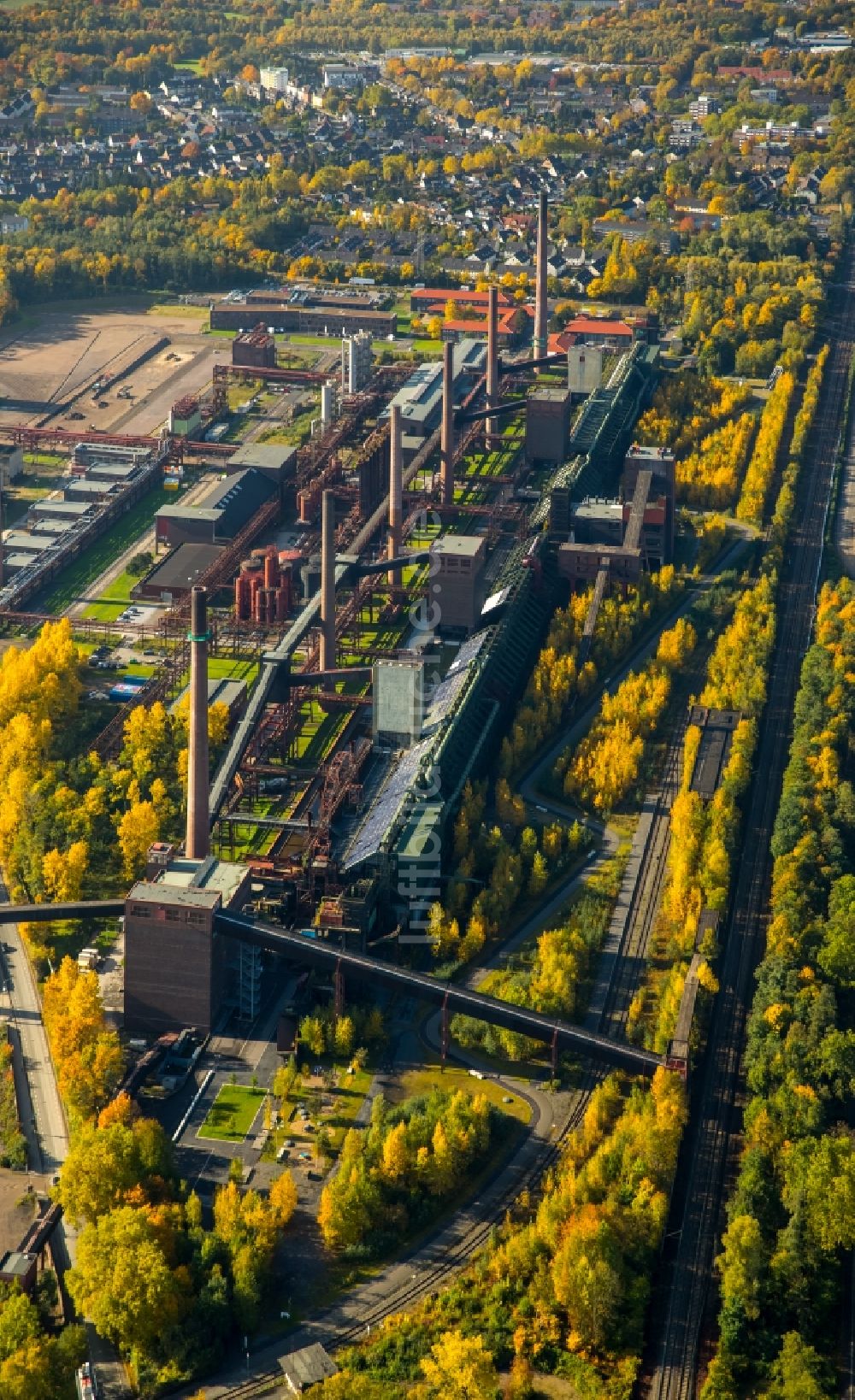 Luftbild Essen - Herbst- Landschaft der Kokerei Zollverein in Essen im Ruhrgebiet im Bundesland Nordrhein-Westfalen