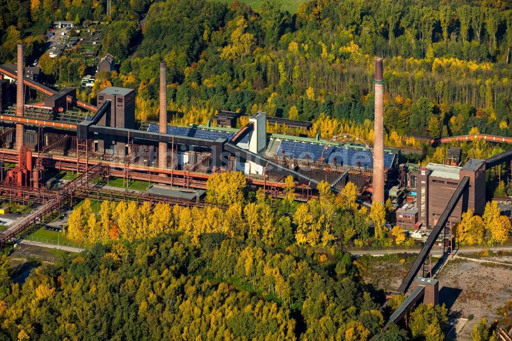 Luftbild Essen - Herbst- Landschaft der Kokerei Zollverein in Essen im Ruhrgebiet im Bundesland Nordrhein-Westfalen