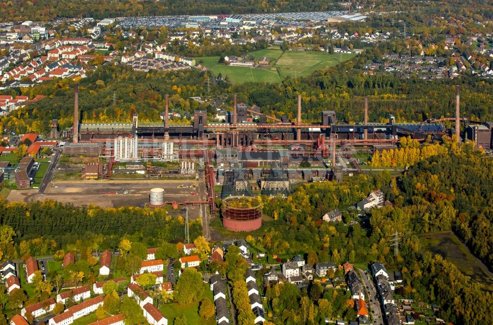 Essen von oben - Herbst- Landschaft der Kokerei Zollverein in Essen im Ruhrgebiet im Bundesland Nordrhein-Westfalen