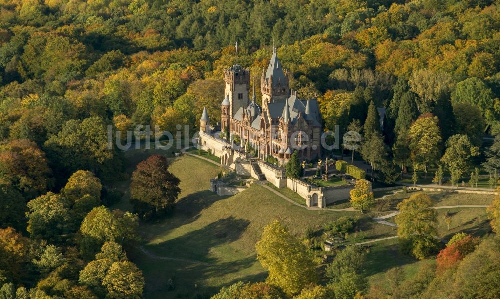 Luftbild Königswinter - Herbstansicht von Schloss Drachenburg am Rhein in Königswinter im Bundesland Nordrhein-Westfalen