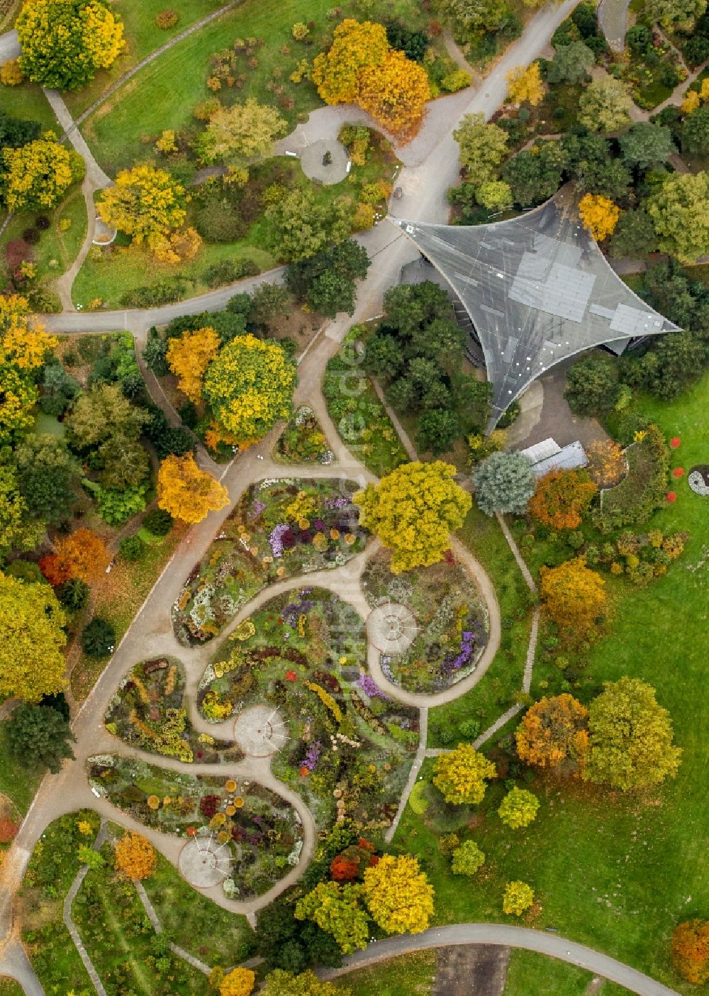 Dortmund von oben - Herbstansicht des Westfalenparks in Dortmund im Bundesland Nordrhein-Westfalen