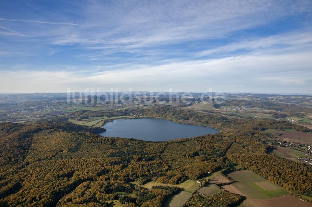 Luftbild NICKENICH - Herbstimpression des Naturschutzgebietes Laacher See bei Nickenich im Bundesland Rheinland-Pfalz