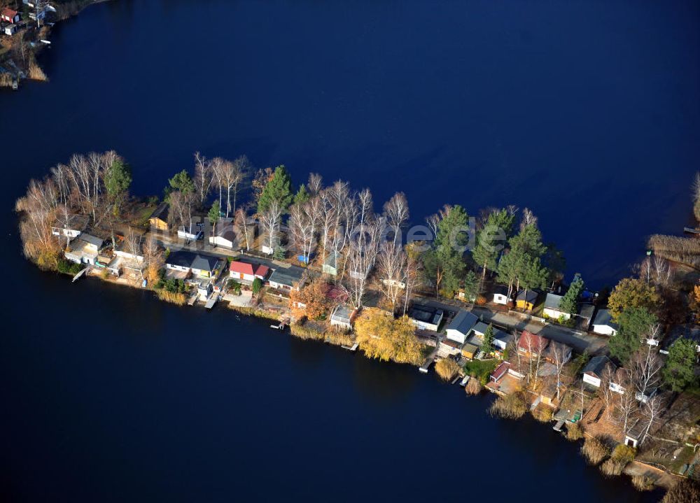 Luftbild Schönborn OT Lindena - Herbstlandschaft mit See bei Lindena