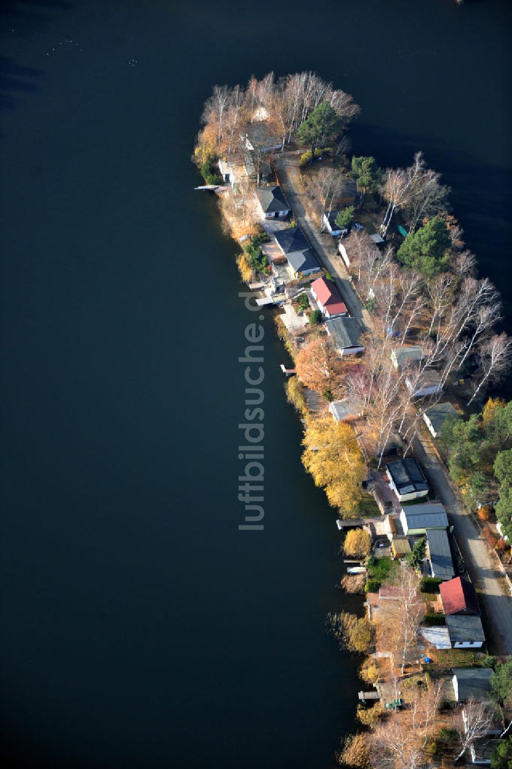 Luftaufnahme Schönborn OT Lindena - Herbstlandschaft mit See bei Lindena