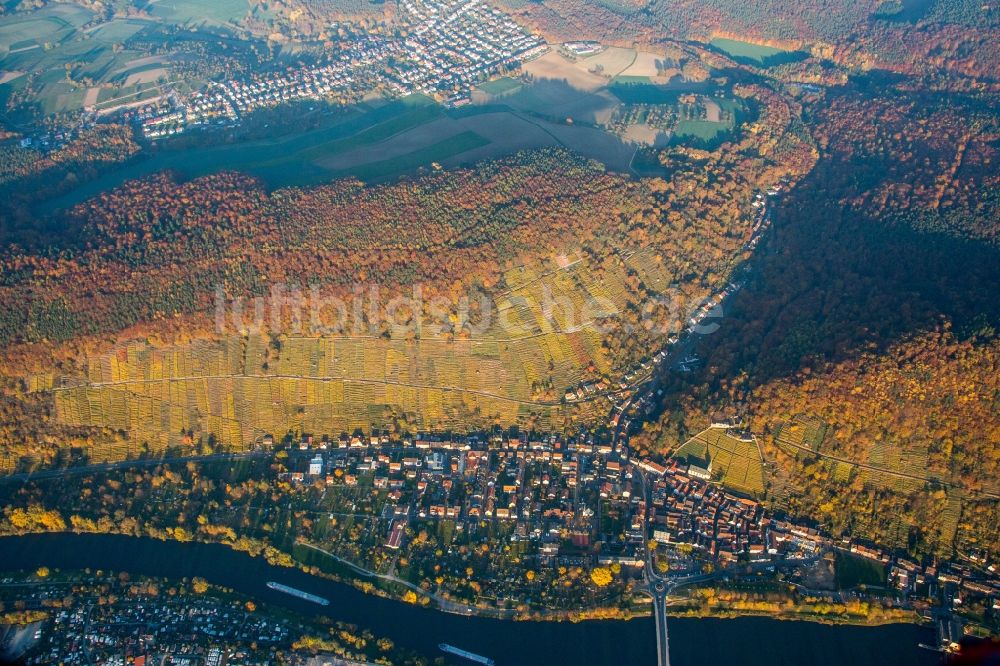 Klingenberg am Main von oben - Herbstliche Weinbergslandschaft über Klingenberg am Main im Bundesland Bayern