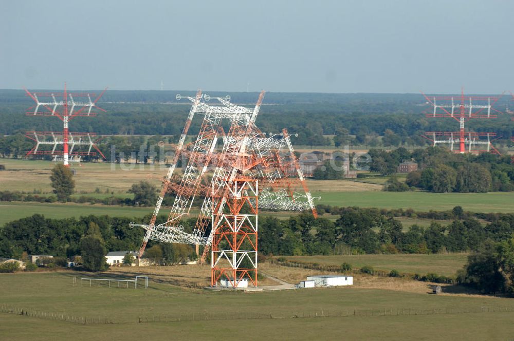 NAUEN aus der Vogelperspektive: Herbstlicher Blick auf das Areal der Kurzwellen- Rundfunksendestelle Nauen