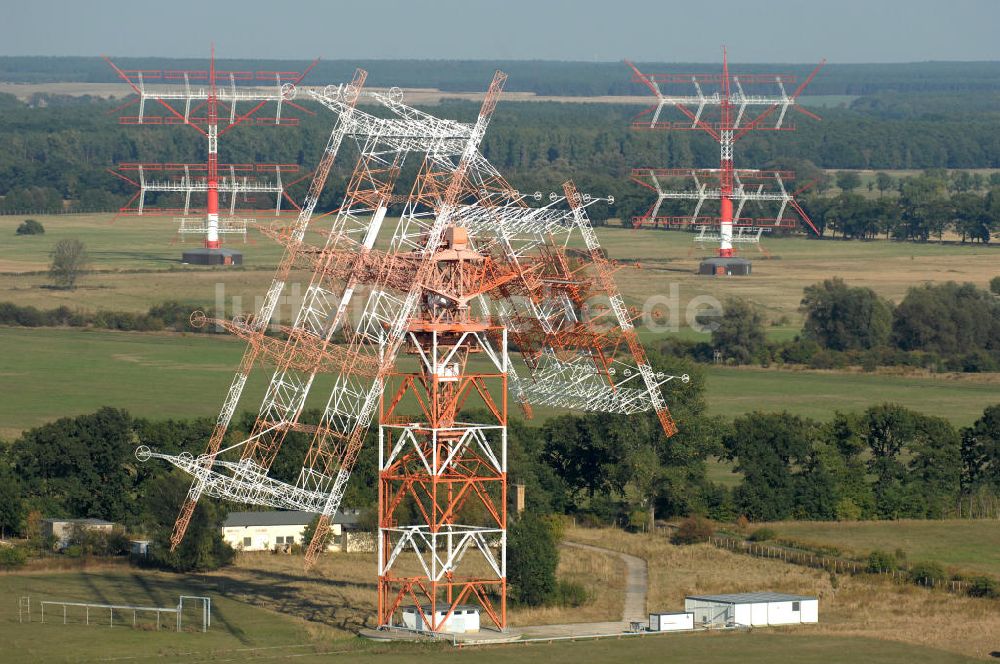 NAUEN aus der Vogelperspektive: Herbstlicher Blick auf das Areal der Kurzwellen- Rundfunksendestelle Nauen