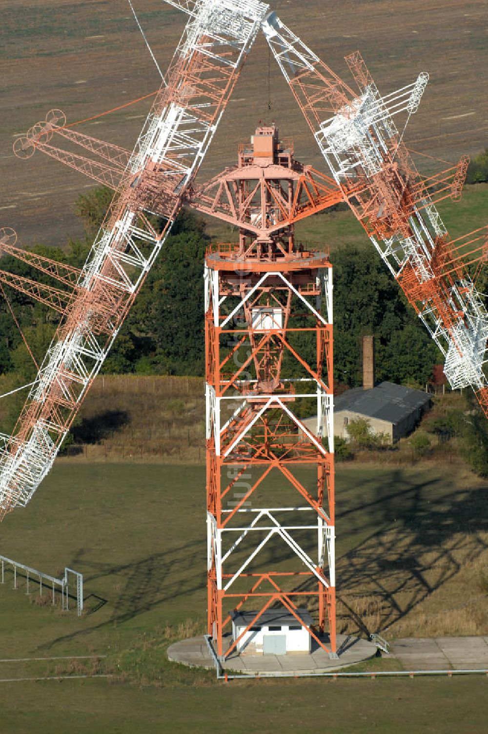 NAUEN von oben - Herbstlicher Blick auf das Areal der Kurzwellen- Rundfunksendestelle Nauen