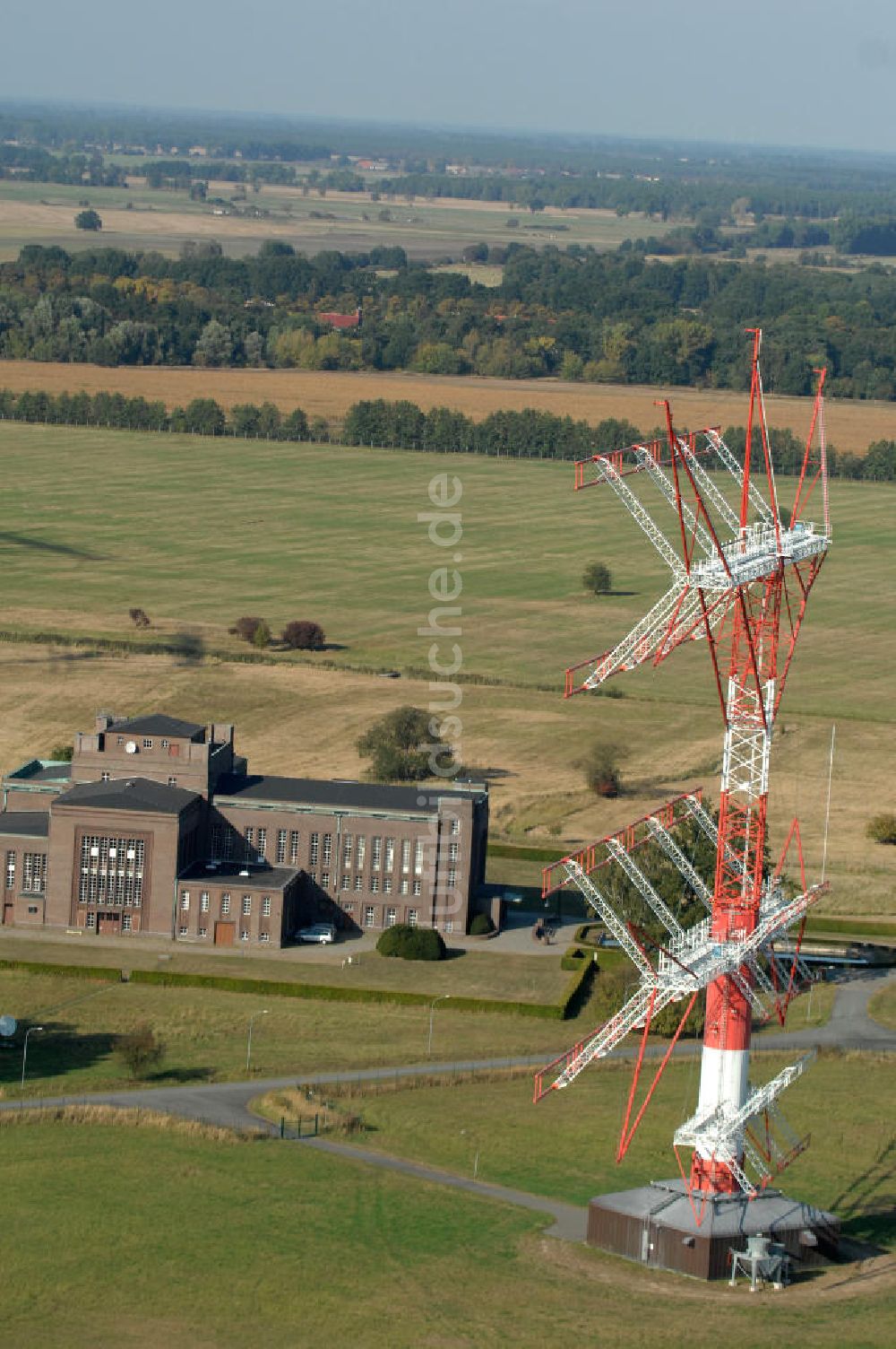 NAUEN aus der Vogelperspektive: Herbstlicher Blick auf das Areal der Kurzwellen- Rundfunksendestelle Nauen