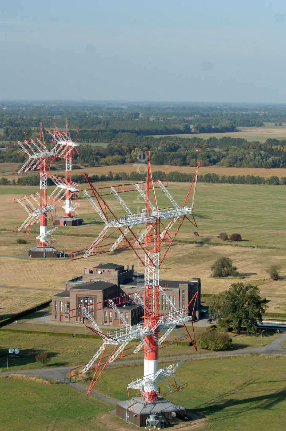 NAUEN von oben - Herbstlicher Blick auf das Areal der Kurzwellen- Rundfunksendestelle Nauen