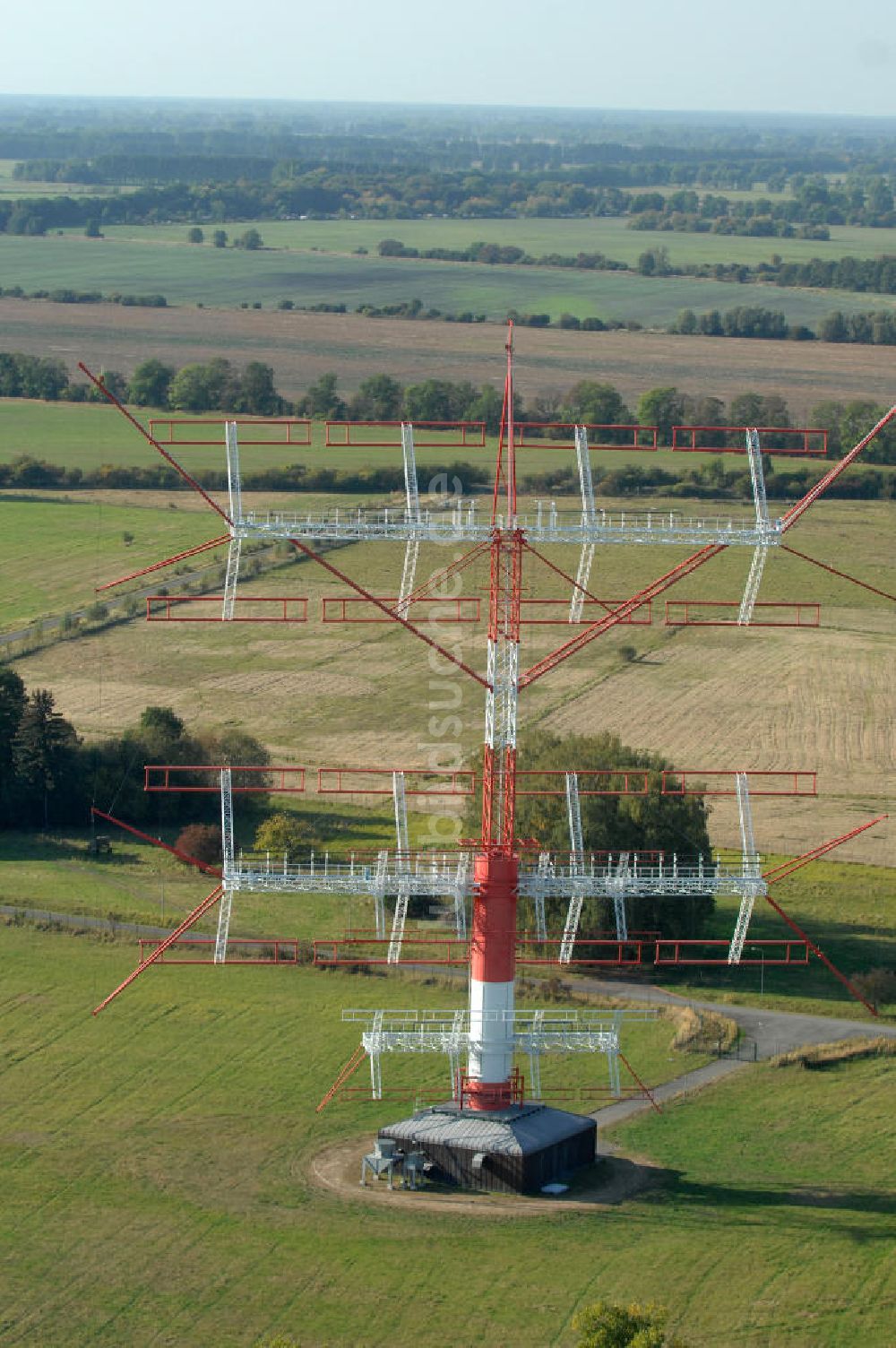 NAUEN von oben - Herbstlicher Blick auf das Areal der Kurzwellen- Rundfunksendestelle Nauen