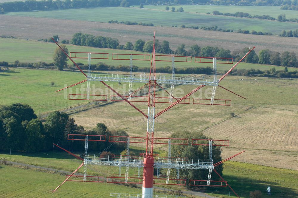 NAUEN aus der Vogelperspektive: Herbstlicher Blick auf das Areal der Kurzwellen- Rundfunksendestelle Nauen