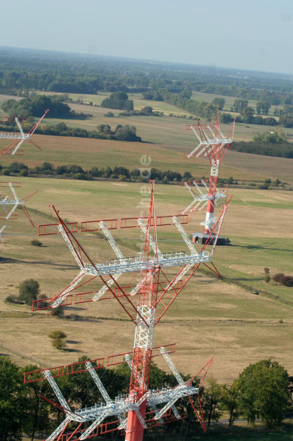 Luftaufnahme NAUEN - Herbstlicher Blick auf das Areal der Kurzwellen- Rundfunksendestelle Nauen