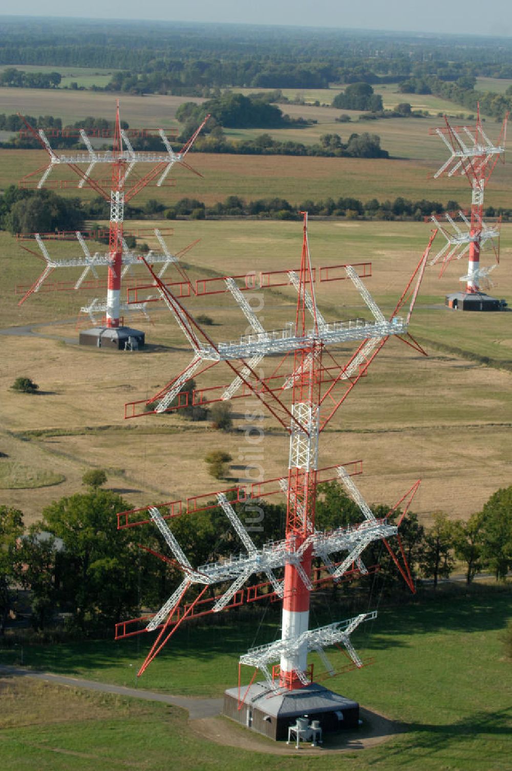 NAUEN von oben - Herbstlicher Blick auf das Areal der Kurzwellen- Rundfunksendestelle Nauen