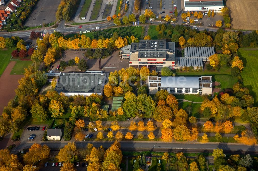 Luftaufnahme Hamm - Herbstliches Schulgelände und Gebäudekomplex des Freiherr-vom-Stein-Gymnasiums im Stadtteil Werries in Hamm im Bundesland Nordrhein-Westfalen