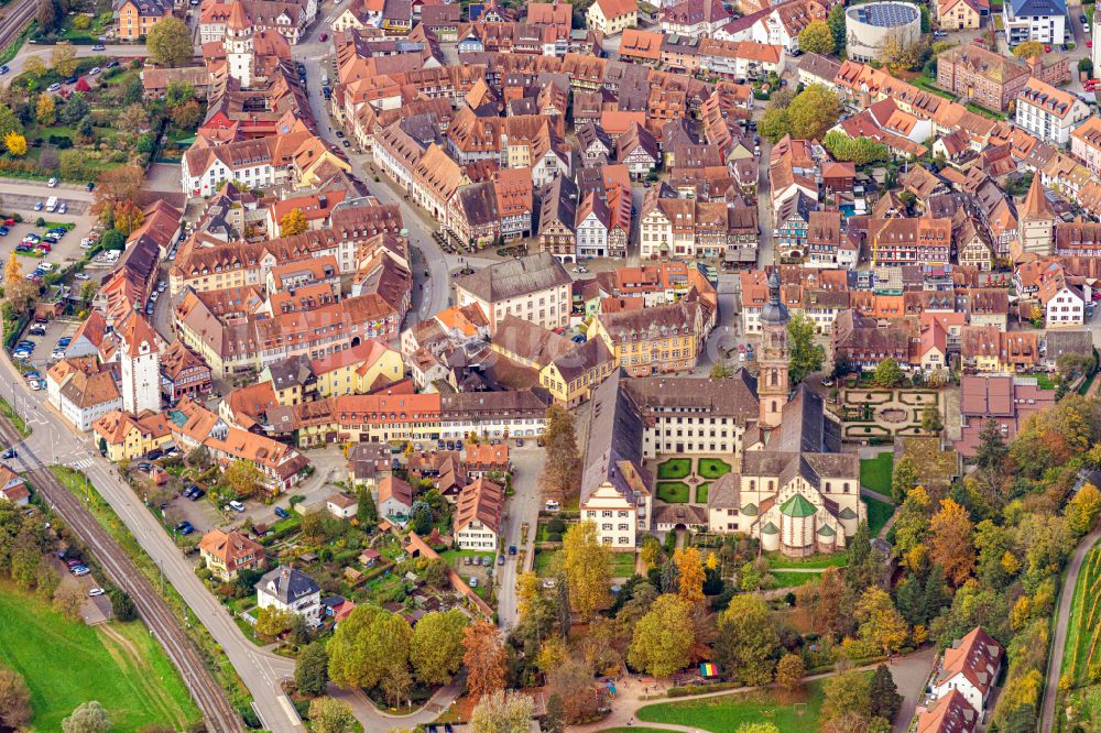 Gengenbach von oben - Herbstluftbild Altstadtbereich und Innenstadtzentrum in Gengenbach im Bundesland Baden-Württemberg, Deutschland