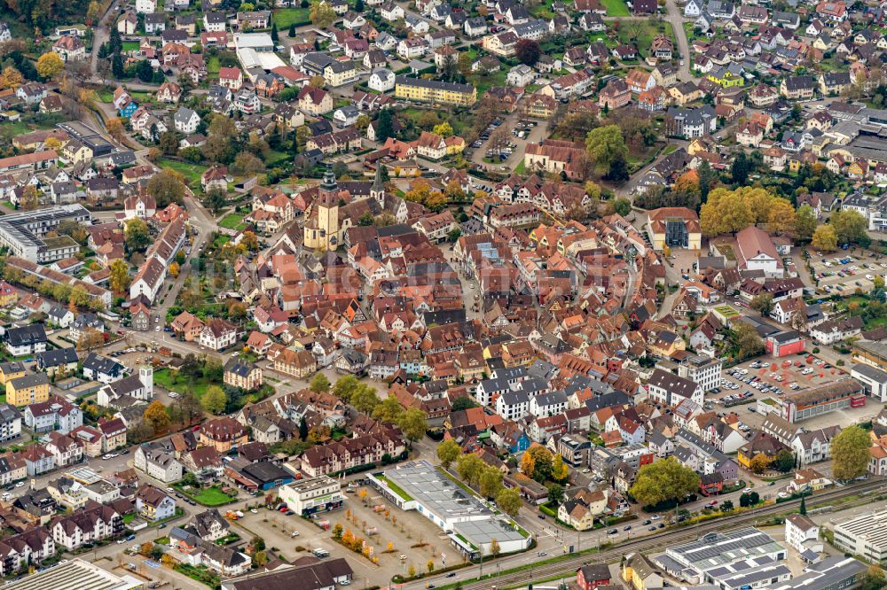 Luftbild Haslach im Kinzigtal - Herbstluftbild Altstadtbereich und Innenstadtzentrum in Haslach im Kinzigtal im Bundesland Baden-Württemberg