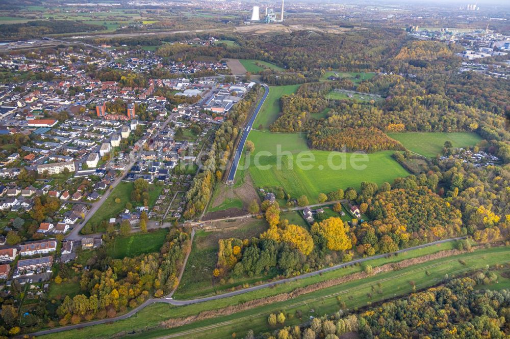 Bergkamen aus der Vogelperspektive: Herbstluftbild Ausbau der Ortsumgehung im Straßenverlauf der L821n zwischen Erich-Ollenhauer-Straße und Lünener Straße in Bergkamen im Bundesland Nordrhein-Westfalen, Deutschland